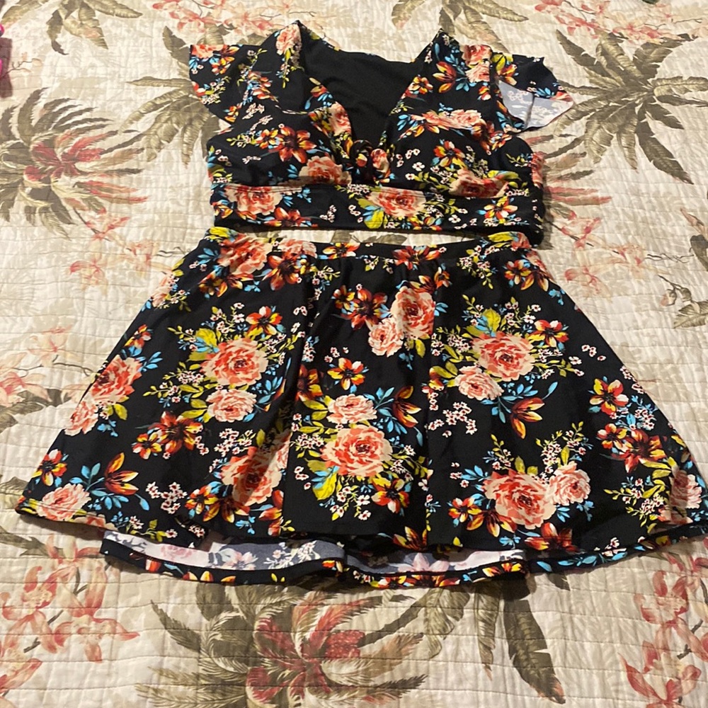 NWOT torrid floral bikini swimsuit - ruffle sleeve & skirt with shorts - Picture 7 of 10